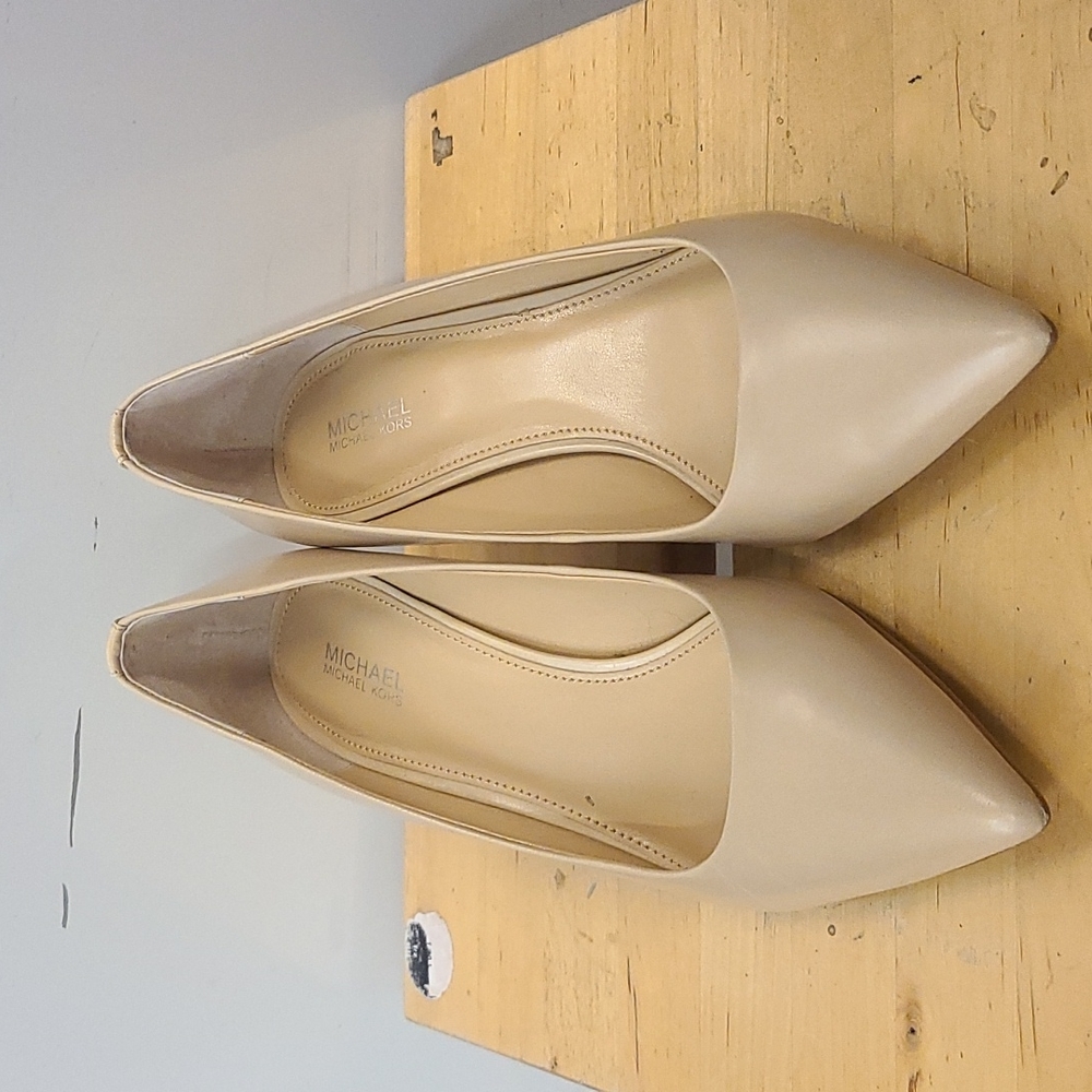 Michael Kors Low Heel Pump Size 7.5